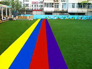幼儿园彩虹草坪